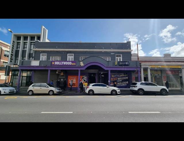 350M² BUILDING TO LET IN WOODSTOCK